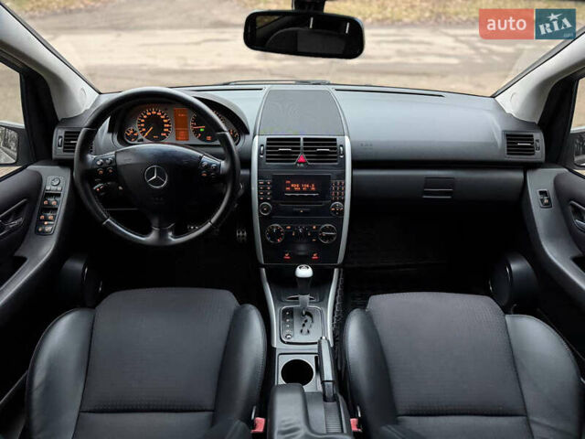 Серый Мерседес А класс, объемом двигателя 2 л и пробегом 187 тыс. км за 5500 $, фото 67 на Automoto.ua