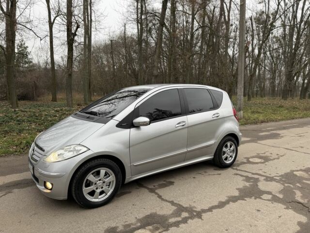 Серый Мерседес А класс, объемом двигателя 2 л и пробегом 185 тыс. км за 5500 $, фото 6 на Automoto.ua
