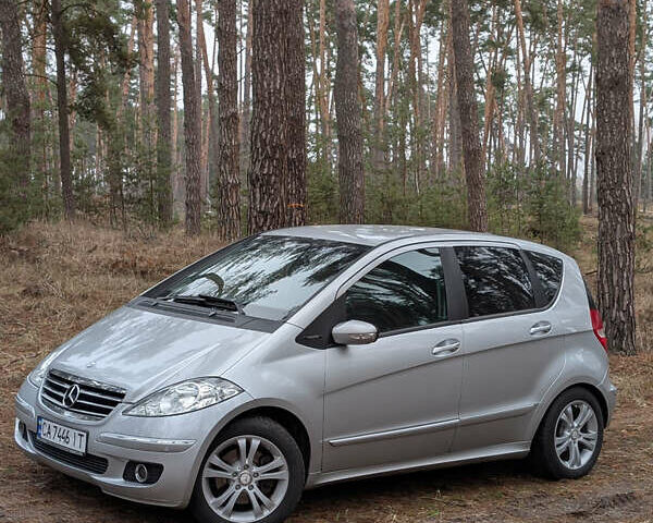 Серый Мерседес А класс, объемом двигателя 1.99 л и пробегом 302 тыс. км за 5500 $, фото 1 на Automoto.ua