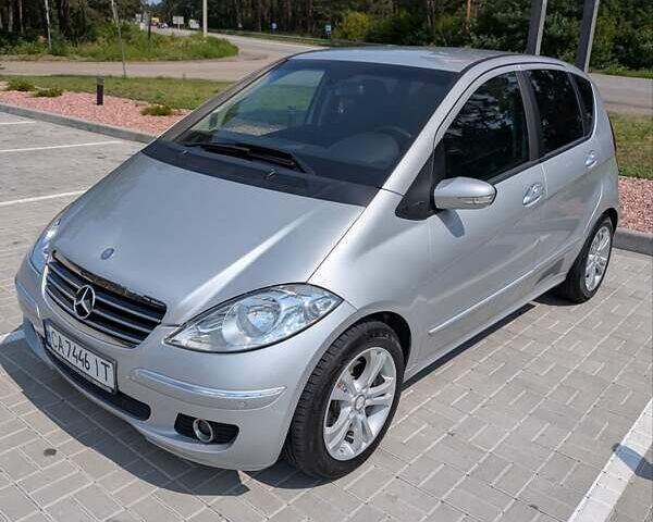 Серый Мерседес А класс, объемом двигателя 1.99 л и пробегом 300 тыс. км за 5000 $, фото 2 на Automoto.ua