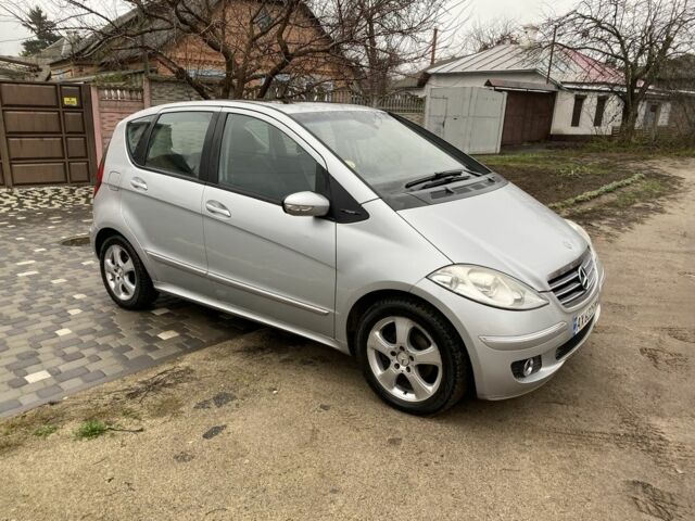 Серый Мерседес А класс, объемом двигателя 2 л и пробегом 235 тыс. км за 5650 $, фото 1 на Automoto.ua