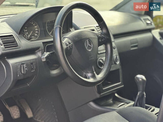 Сірий Мерседес А клас, об'ємом двигуна 1.99 л та пробігом 350 тис. км за 3900 $, фото 4 на Automoto.ua