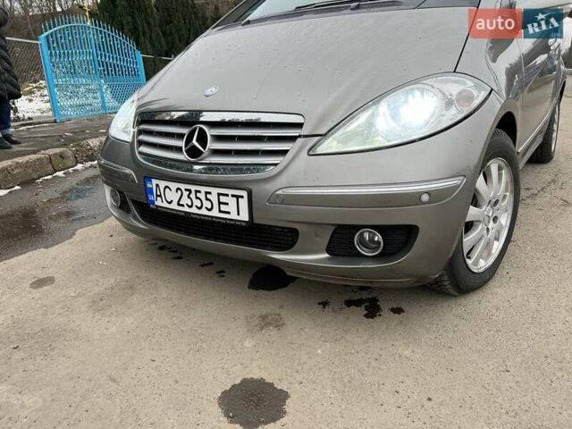 Серый Мерседес А класс, объемом двигателя 2 л и пробегом 250 тыс. км за 7700 $, фото 7 на Automoto.ua