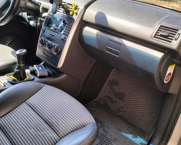 Серый Мерседес А класс, объемом двигателя 1.99 л и пробегом 245 тыс. км за 5500 $, фото 20 на Automoto.ua