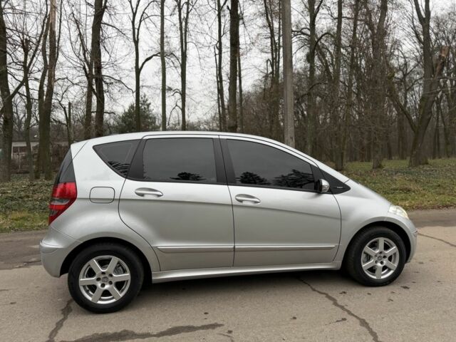 Серый Мерседес А класс, объемом двигателя 2 л и пробегом 185 тыс. км за 5500 $, фото 7 на Automoto.ua