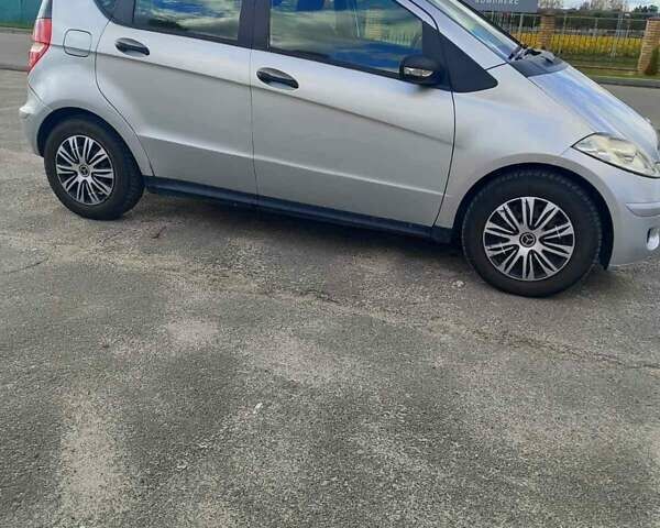 Серый Мерседес А класс, объемом двигателя 2 л и пробегом 320 тыс. км за 3700 $, фото 1 на Automoto.ua