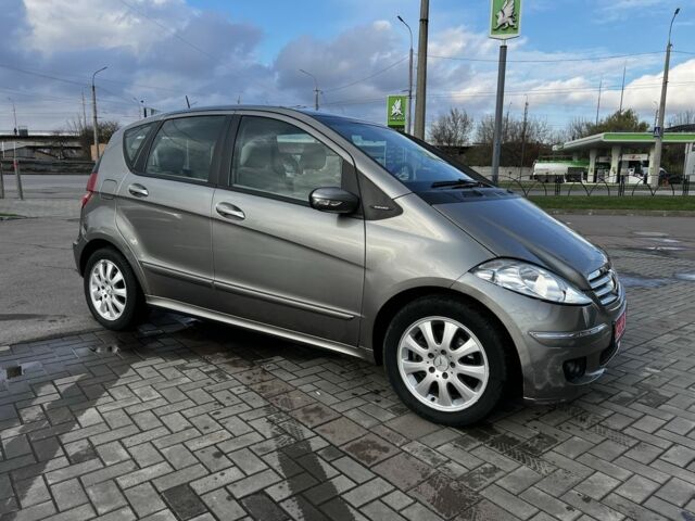 Серый Мерседес А класс, объемом двигателя 1.7 л и пробегом 154 тыс. км за 5800 $, фото 1 на Automoto.ua