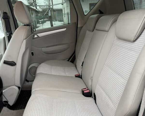 Серый Мерседес А класс, объемом двигателя 1.99 л и пробегом 241 тыс. км за 5700 $, фото 9 на Automoto.ua