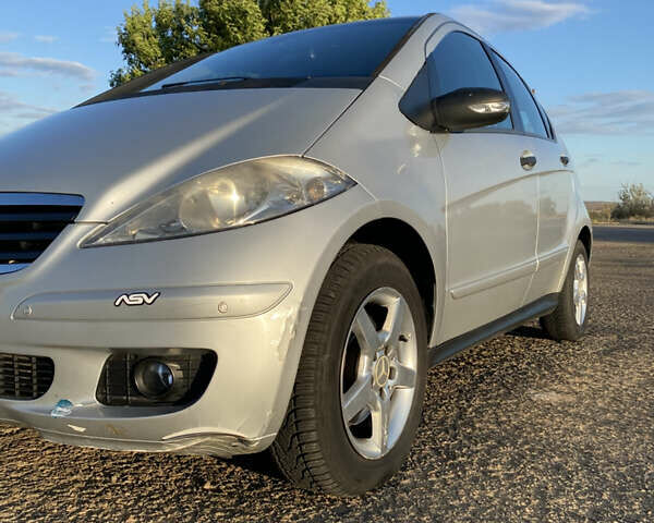 Сірий Мерседес А клас, об'ємом двигуна 1.99 л та пробігом 285 тис. км за 5500 $, фото 4 на Automoto.ua