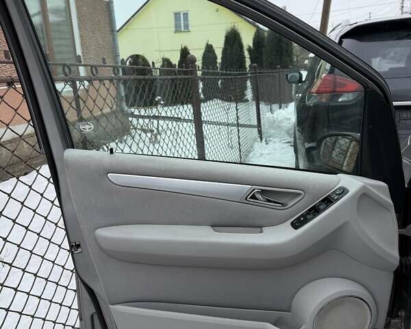 Серый Мерседес А класс, объемом двигателя 1.99 л и пробегом 241 тыс. км за 5700 $, фото 5 на Automoto.ua