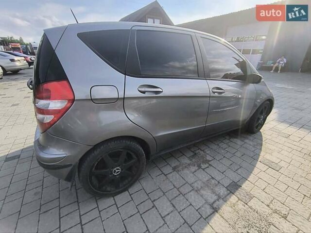 Серый Мерседес А класс, объемом двигателя 2 л и пробегом 192 тыс. км за 5299 $, фото 1 на Automoto.ua