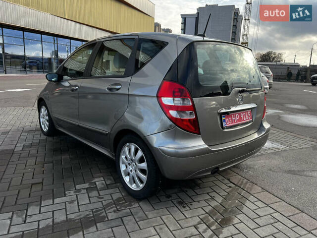 Серый Мерседес А класс, объемом двигателя 1.7 л и пробегом 154 тыс. км за 5800 $, фото 2 на Automoto.ua