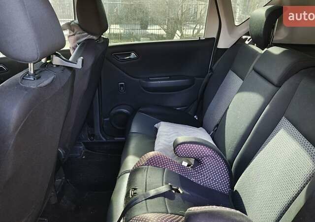 Серый Мерседес А класс, объемом двигателя 2 л и пробегом 192 тыс. км за 5299 $, фото 8 на Automoto.ua