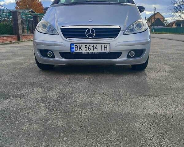 Серый Мерседес А класс, объемом двигателя 2 л и пробегом 320 тыс. км за 3700 $, фото 3 на Automoto.ua