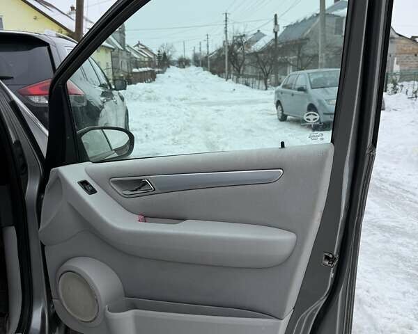 Серый Мерседес А класс, объемом двигателя 1.99 л и пробегом 241 тыс. км за 5700 $, фото 13 на Automoto.ua