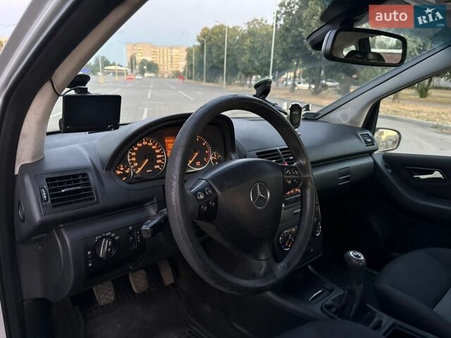 Сірий Мерседес А клас, об'ємом двигуна 1.5 л та пробігом 253 тис. км за 3950 $, фото 18 на Automoto.ua