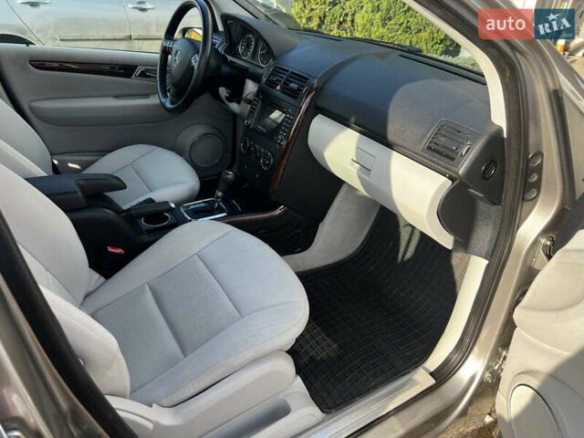 Серый Мерседес А класс, объемом двигателя 1.7 л и пробегом 154 тыс. км за 5800 $, фото 11 на Automoto.ua