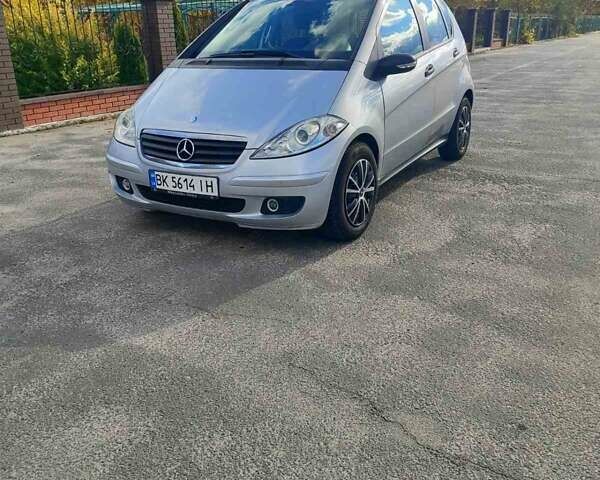 Серый Мерседес А класс, объемом двигателя 2 л и пробегом 320 тыс. км за 3700 $, фото 4 на Automoto.ua