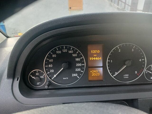 Серый Мерседес А класс, объемом двигателя 2 л и пробегом 200 тыс. км за 5500 $, фото 7 на Automoto.ua