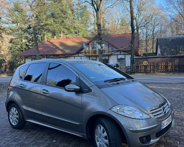 Серый Мерседес А класс, объемом двигателя 1.7 л и пробегом 240 тыс. км за 5300 $, фото 2 на Automoto.ua