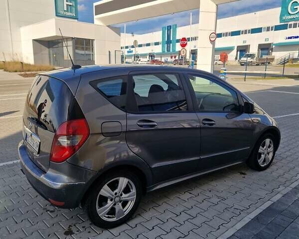 Серый Мерседес А класс, объемом двигателя 1.5 л и пробегом 194 тыс. км за 5800 $, фото 2 на Automoto.ua