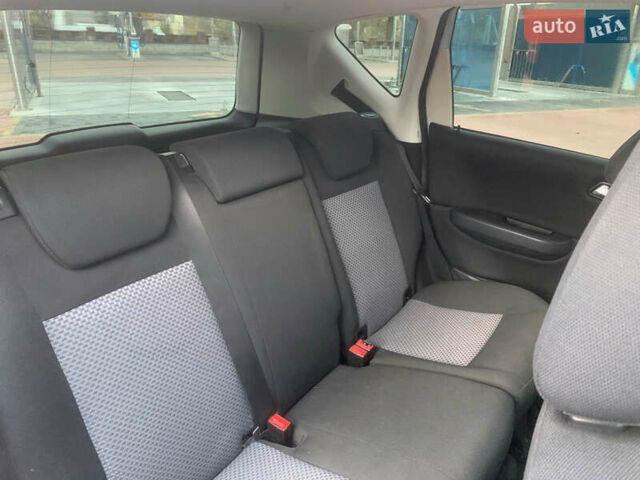 Серый Мерседес А класс, объемом двигателя 2 л и пробегом 186 тыс. км за 6200 $, фото 6 на Automoto.ua