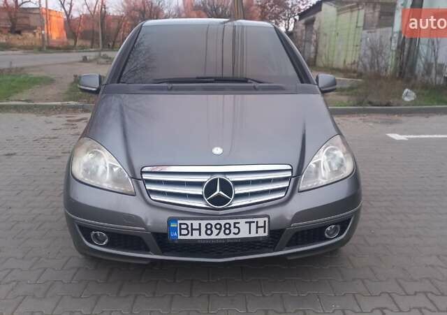 Серый Мерседес А класс, объемом двигателя 1.99 л и пробегом 258 тыс. км за 5250 $, фото 6 на Automoto.ua