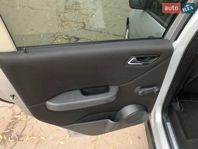 Серый Мерседес А класс, объемом двигателя 2 л и пробегом 184 тыс. км за 6100 $, фото 19 на Automoto.ua