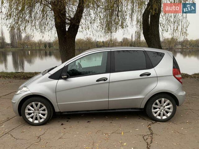 Серый Мерседес А класс, объемом двигателя 2 л и пробегом 184 тыс. км за 6100 $, фото 4 на Automoto.ua