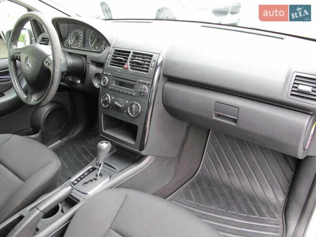 Сірий Мерседес А клас, об'ємом двигуна 1.5 л та пробігом 187 тис. км за 6500 $, фото 49 на Automoto.ua