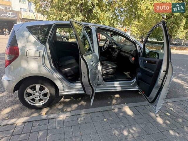 Сірий Мерседес А клас, об'ємом двигуна 1.7 л та пробігом 191 тис. км за 5800 $, фото 5 на Automoto.ua