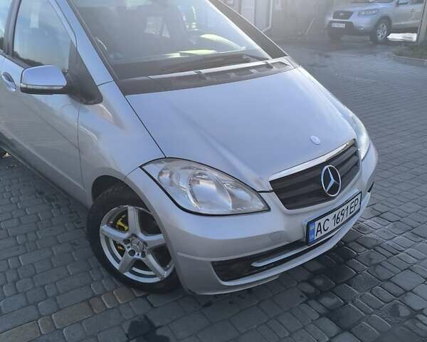 Сірий Мерседес А клас, об'ємом двигуна 1.7 л та пробігом 257 тис. км за 5700 $, фото 1 на Automoto.ua