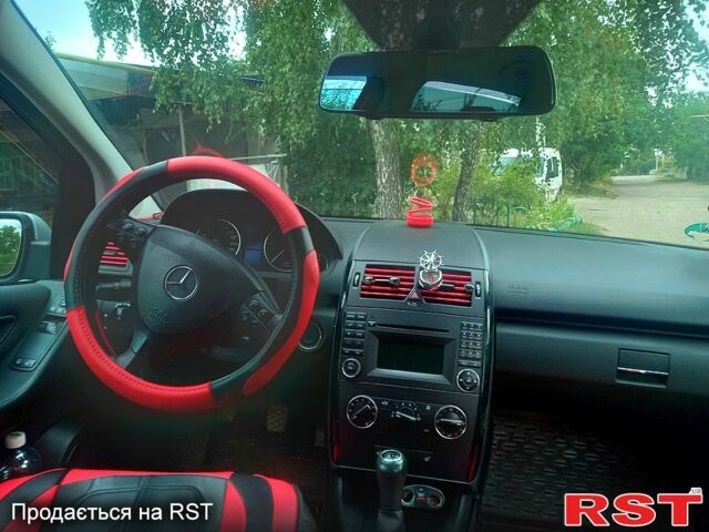 Серый Мерседес А класс, объемом двигателя 2 л и пробегом 265 тыс. км за 6800 $, фото 3 на Automoto.ua