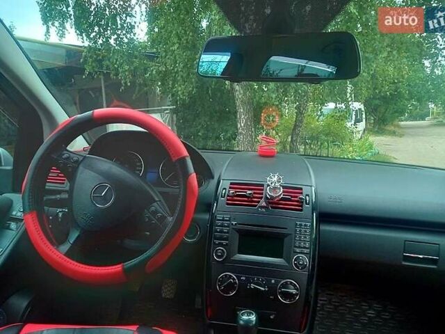 Серый Мерседес А класс, объемом двигателя 2 л и пробегом 265 тыс. км за 6800 $, фото 2 на Automoto.ua