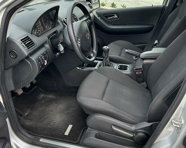 Серый Мерседес А класс, объемом двигателя 1.7 л и пробегом 241 тыс. км за 6500 $, фото 8 на Automoto.ua