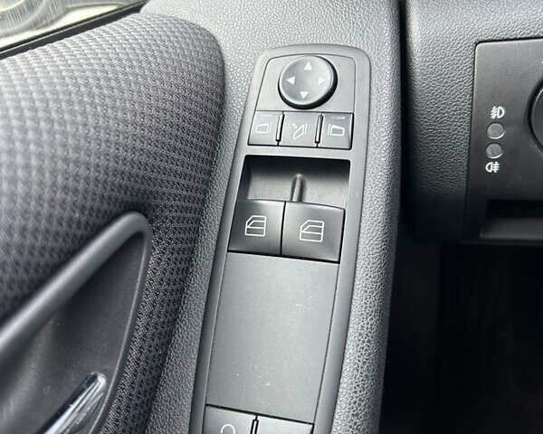 Серый Мерседес А класс, объемом двигателя 1.7 л и пробегом 241 тыс. км за 6500 $, фото 5 на Automoto.ua