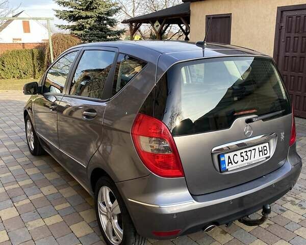 Серый Мерседес А класс, объемом двигателя 1.99 л и пробегом 141 тыс. км за 8200 $, фото 1 на Automoto.ua