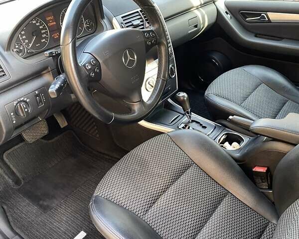 Серый Мерседес А класс, объемом двигателя 1.99 л и пробегом 141 тыс. км за 8200 $, фото 6 на Automoto.ua