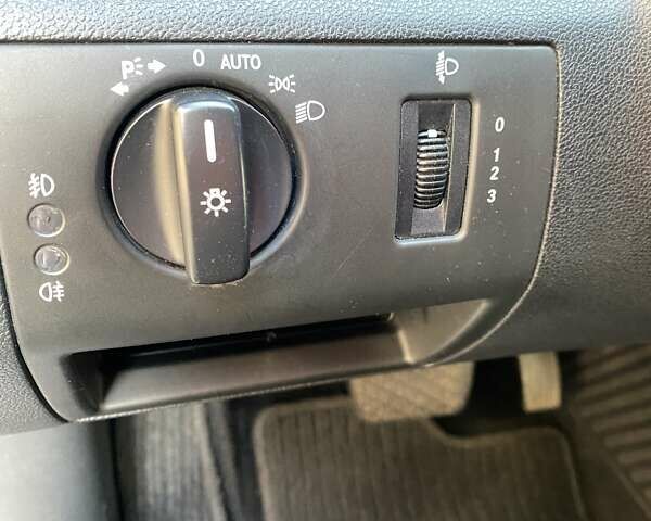 Серый Мерседес А класс, объемом двигателя 1.99 л и пробегом 141 тыс. км за 8200 $, фото 8 на Automoto.ua