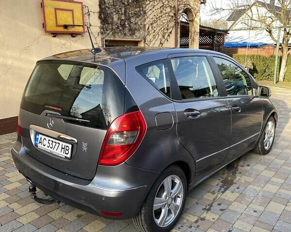 Серый Мерседес А класс, объемом двигателя 1.99 л и пробегом 141 тыс. км за 8200 $, фото 2 на Automoto.ua