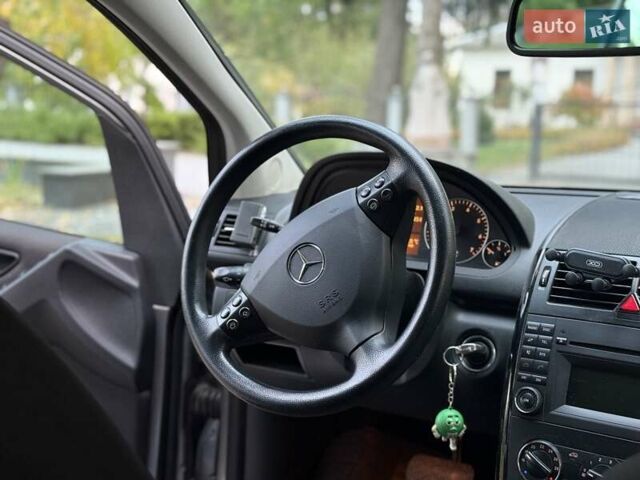 Серый Мерседес А класс, объемом двигателя 1.5 л и пробегом 244 тыс. км за 5900 $, фото 5 на Automoto.ua