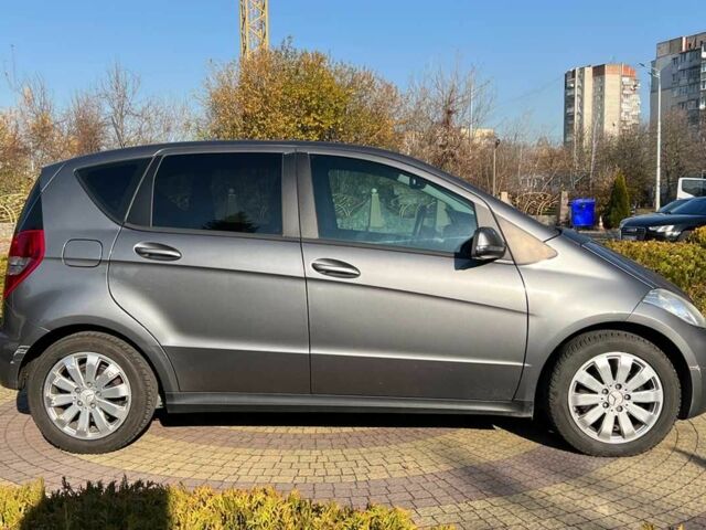 Серый Мерседес А класс, объемом двигателя 2 л и пробегом 225 тыс. км за 7999 $, фото 7 на Automoto.ua