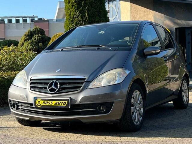 Серый Мерседес А класс, объемом двигателя 2 л и пробегом 225 тыс. км за 7999 $, фото 2 на Automoto.ua