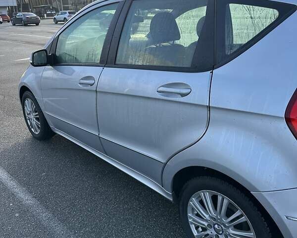 Серый Мерседес А класс, объемом двигателя 1.7 л и пробегом 76 тыс. км за 7300 $, фото 5 на Automoto.ua