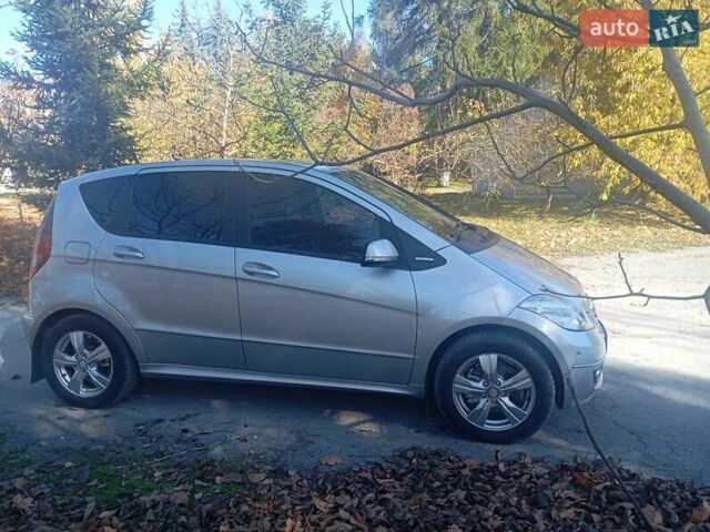 Сірий Мерседес А клас, об'ємом двигуна 1.99 л та пробігом 320 тис. км за 7150 $, фото 1 на Automoto.ua