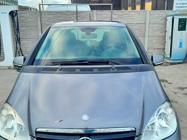 Серый Мерседес А класс, объемом двигателя 1.5 л и пробегом 250 тыс. км за 5200 $, фото 2 на Automoto.ua