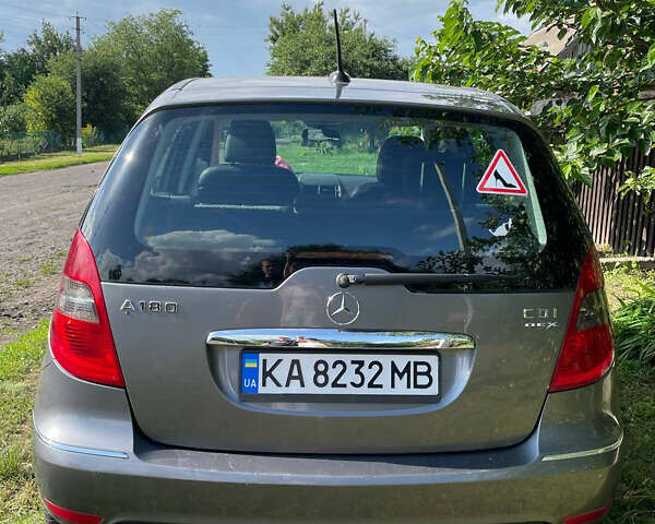 Серый Мерседес А класс, объемом двигателя 1.99 л и пробегом 250 тыс. км за 6900 $, фото 4 на Automoto.ua