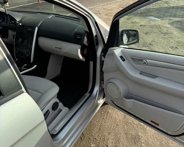 Серый Мерседес А класс, объемом двигателя 1.46 л и пробегом 200 тыс. км за 6900 $, фото 6 на Automoto.ua