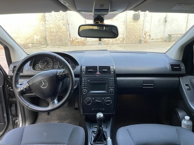 Серый Мерседес А класс, объемом двигателя 1.5 л и пробегом 241 тыс. км за 6400 $, фото 4 на Automoto.ua