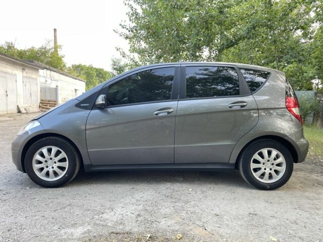 Серый Мерседес А класс, объемом двигателя 1.5 л и пробегом 241 тыс. км за 6400 $, фото 2 на Automoto.ua